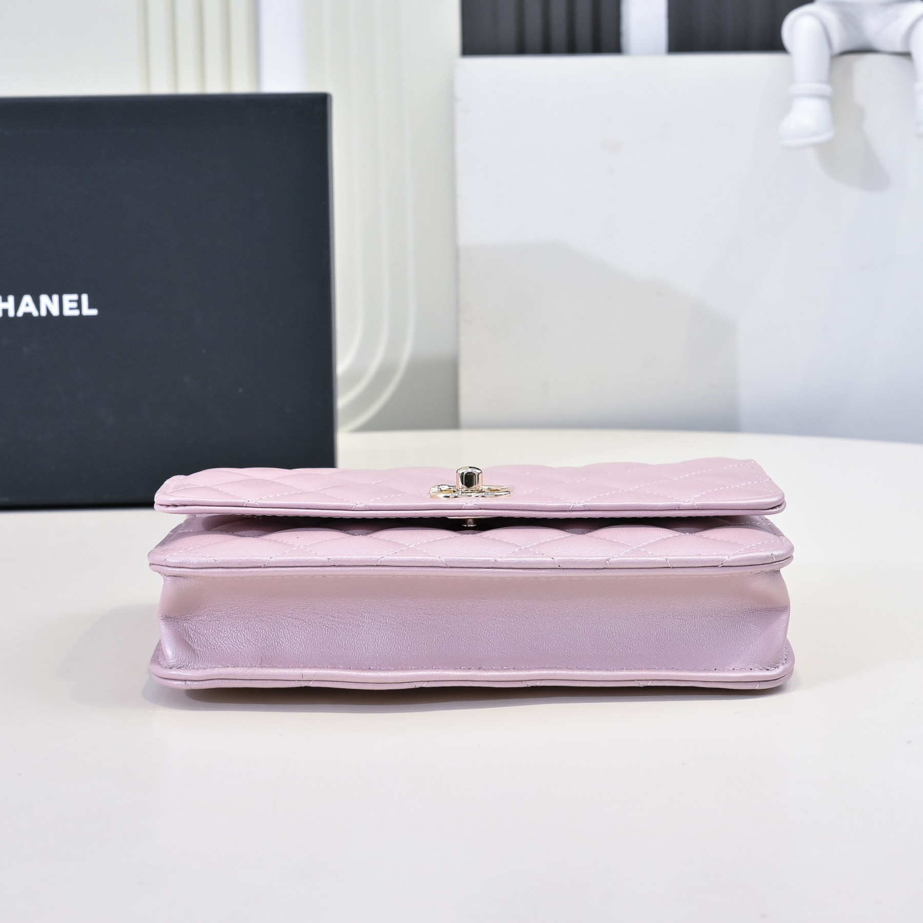 Ch**el SPRING-SUMMER 2025 PRE COLLECTION WALLET ON AP4537 19.5 × 13 × 3.5cm