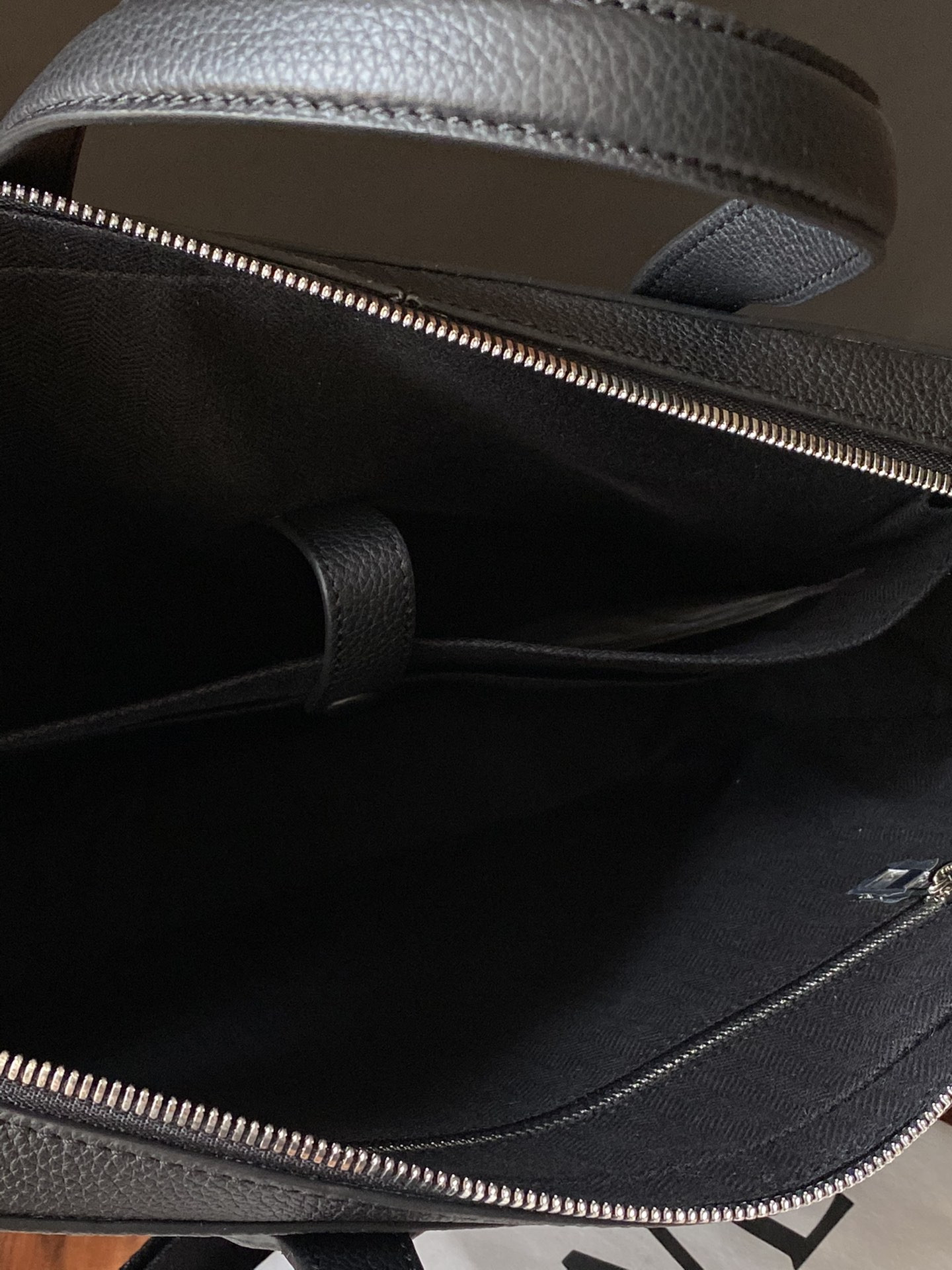 L0ew* Goya Slim Briefcase in Soft Grained Calfskin 27.5x7.5x38cm