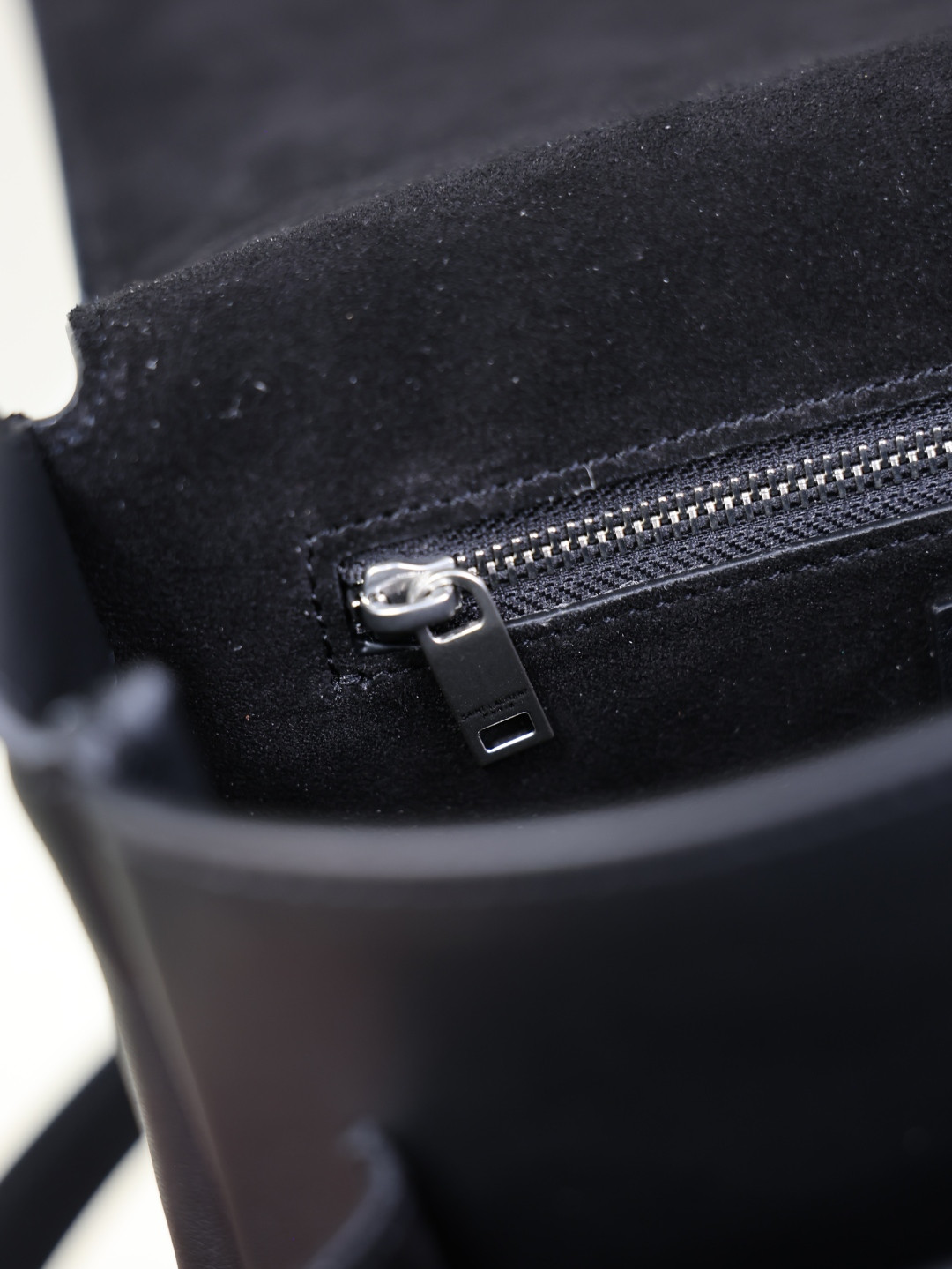 Y51 Sa1nt Lau*nt Niki small satchel in smooth leather 21x16x5cm