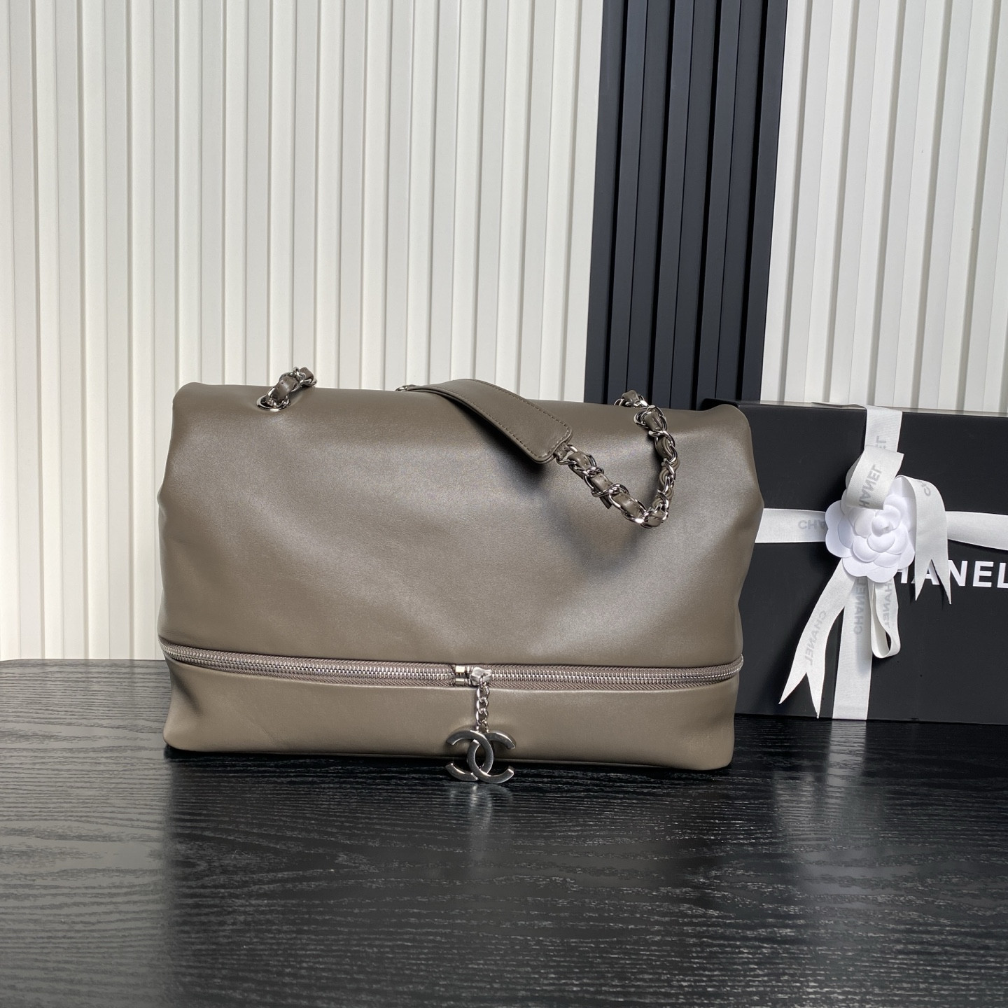 Ch**el Vintage Graffiti Tote Airport Bag 36x24x12cm