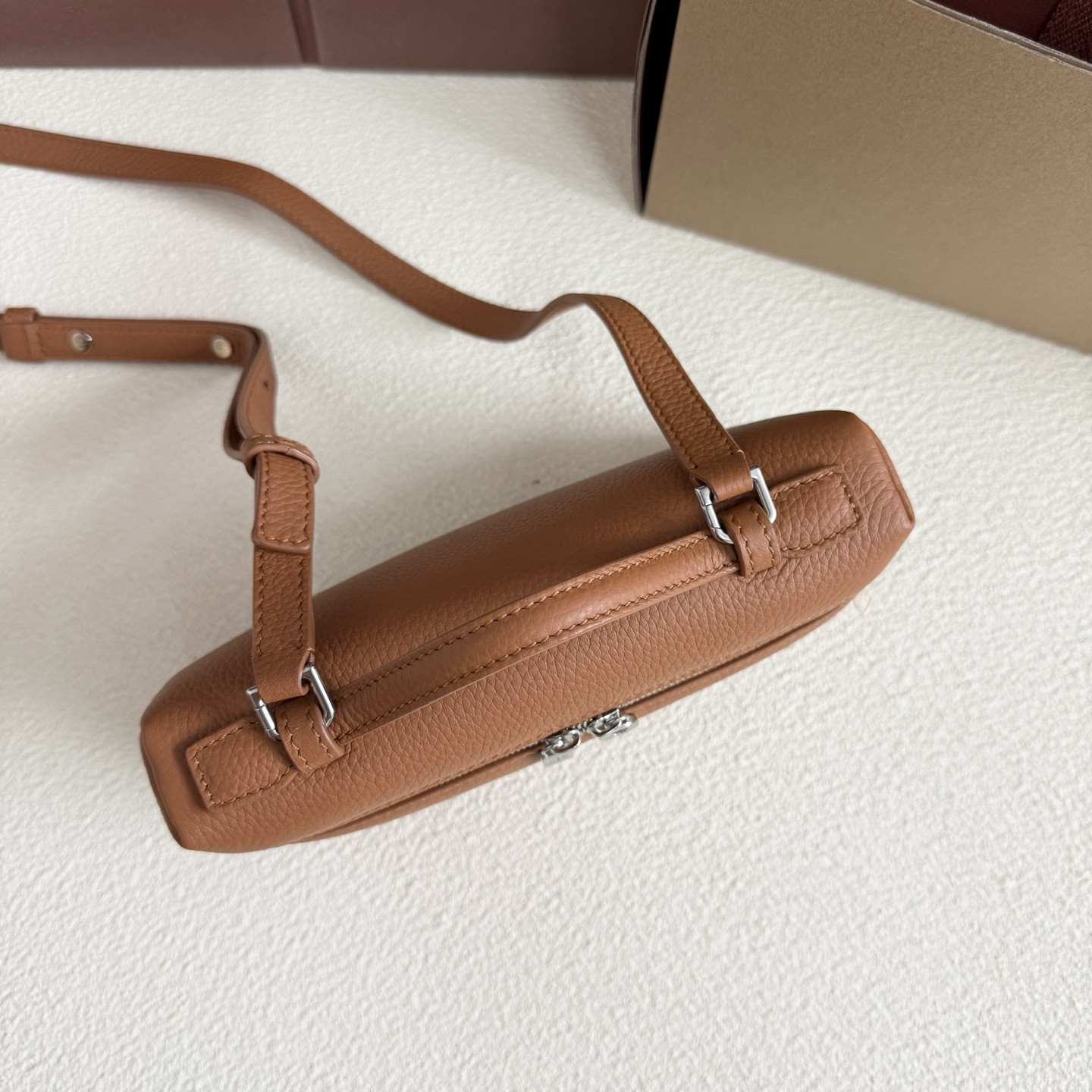 L0r0 P1ana Extra Pocket L19 Grained Calfskin 11 x 19 x 6.5 cm