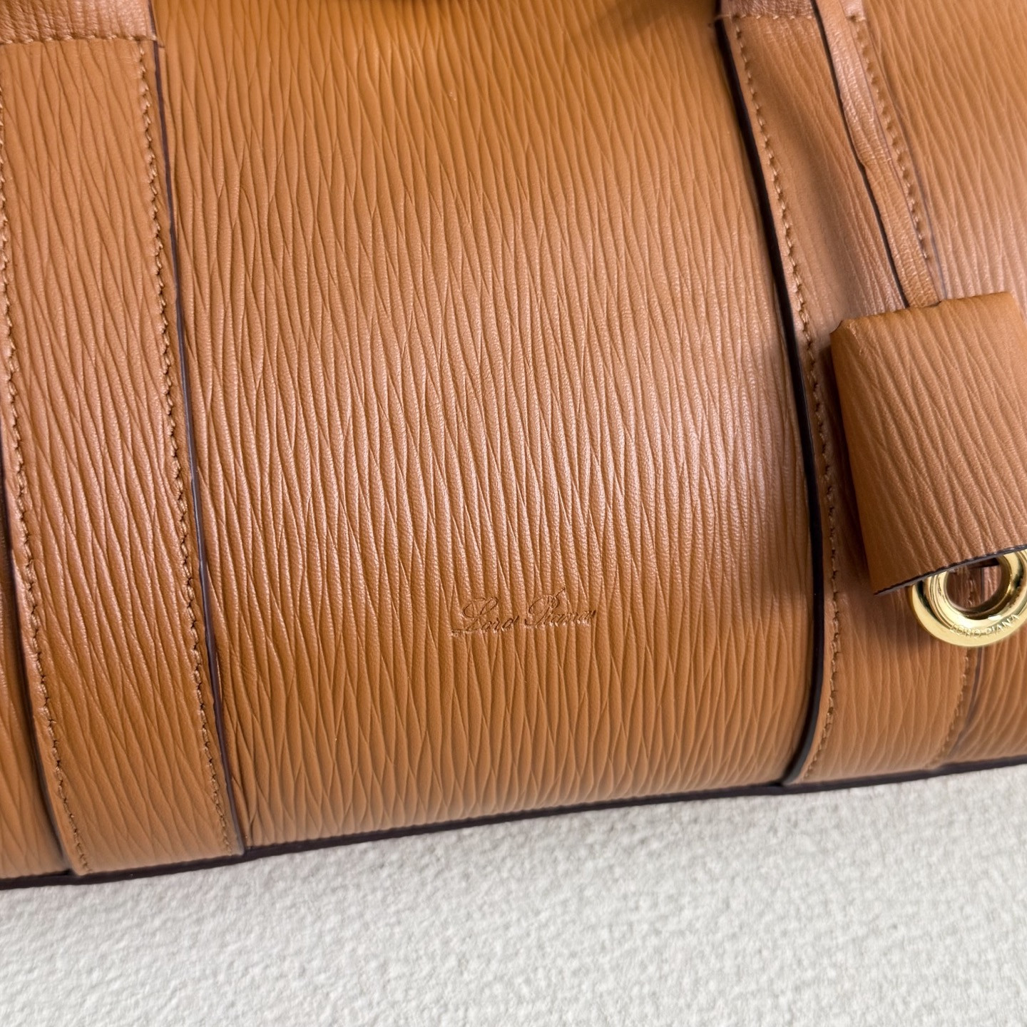 L0r0 P1ana Loom L25 Calfskin 25x18x12.5cm