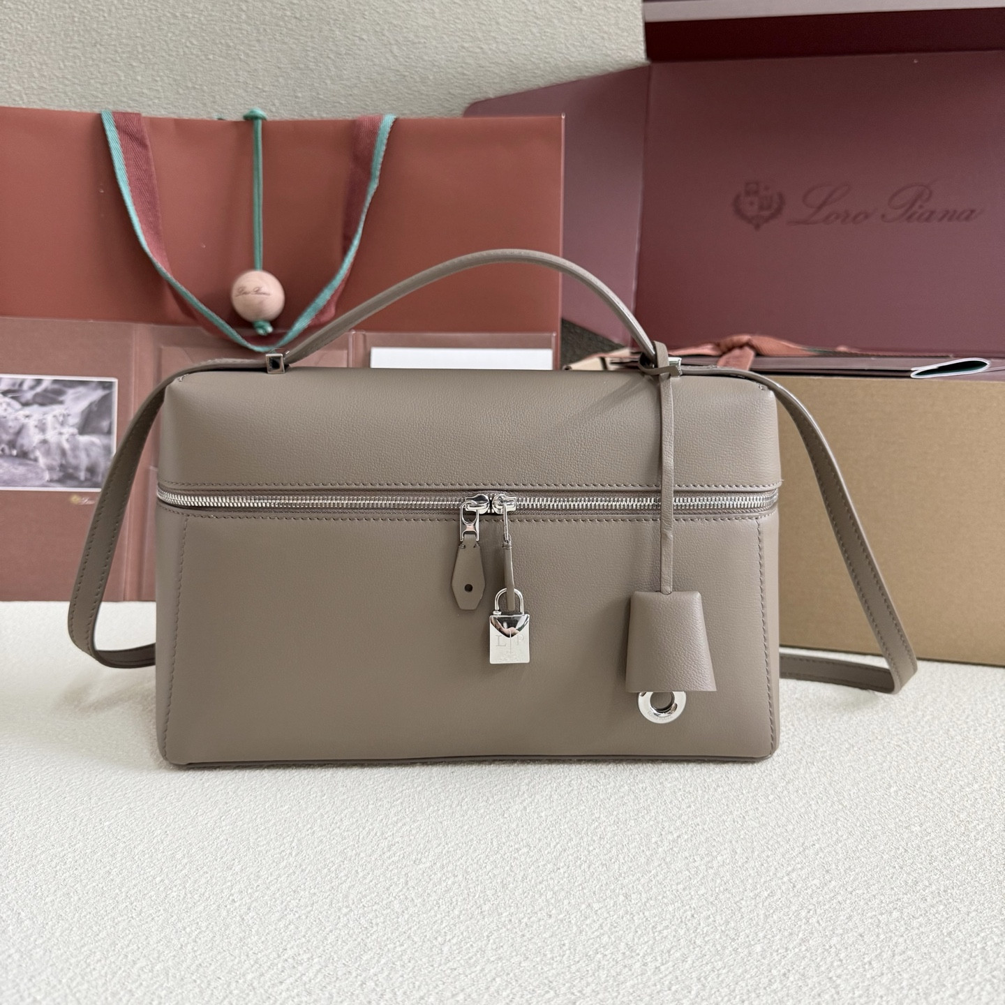 L0r0 P1ana Extra Pocket L27 Calfskin 16x27x10cm