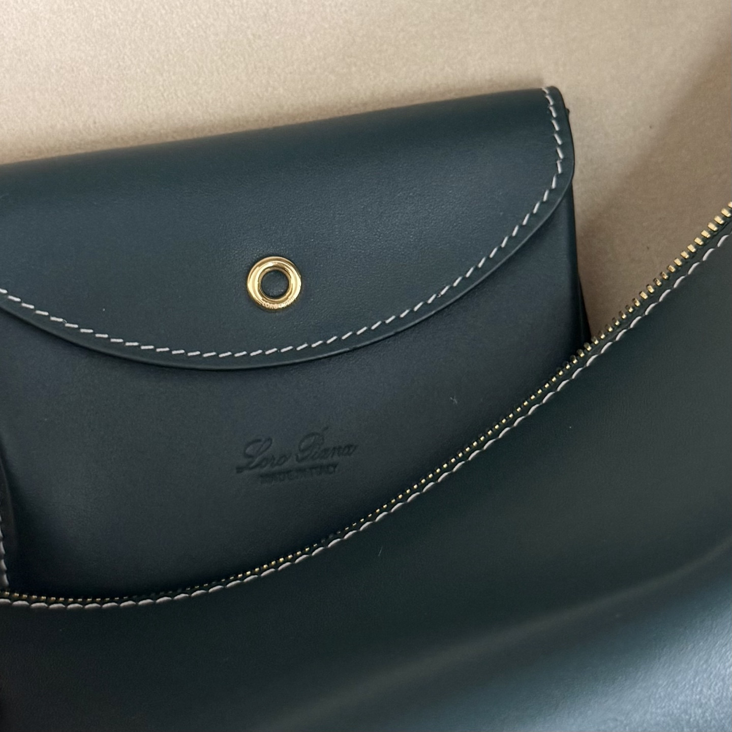 L0r0 P1ana Extra Pocket L27 Calfskin 16x27x10cm
