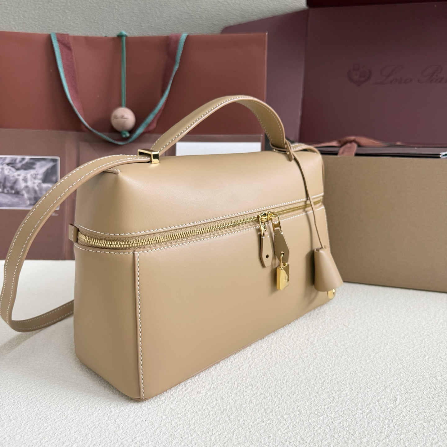 L0r0 P1ana Extra Pocket L27 Calfskin 16x27x10cm