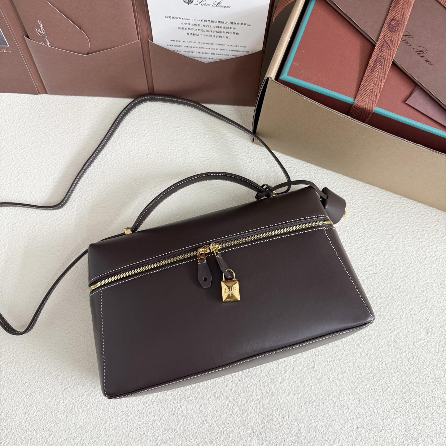 L0r0 P1ana Extra Pocket L27 Calfskin 16x27x10cm