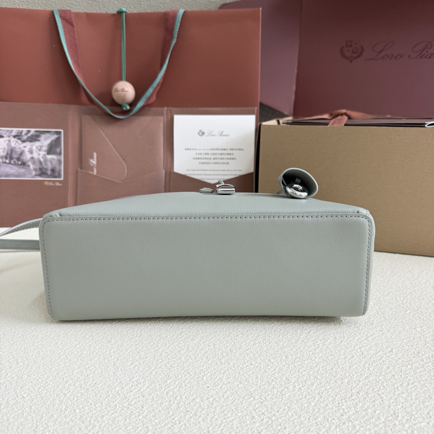 L0r0 P1ana Extra Pocket L27 Calfskin 16x27x10cm