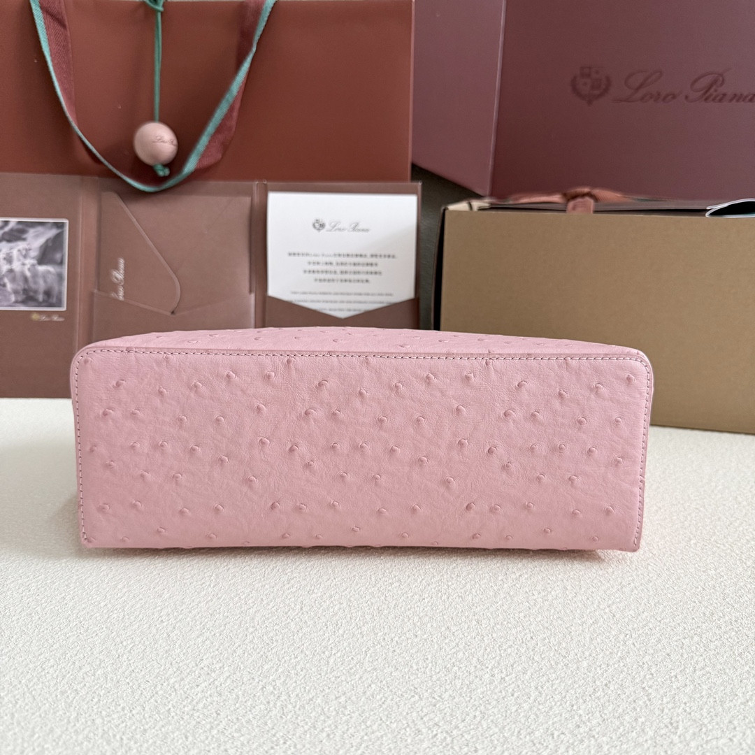 L0r0 P1ana Extra Pocket L27 Ostrich-grained Leather 16x27x10cm