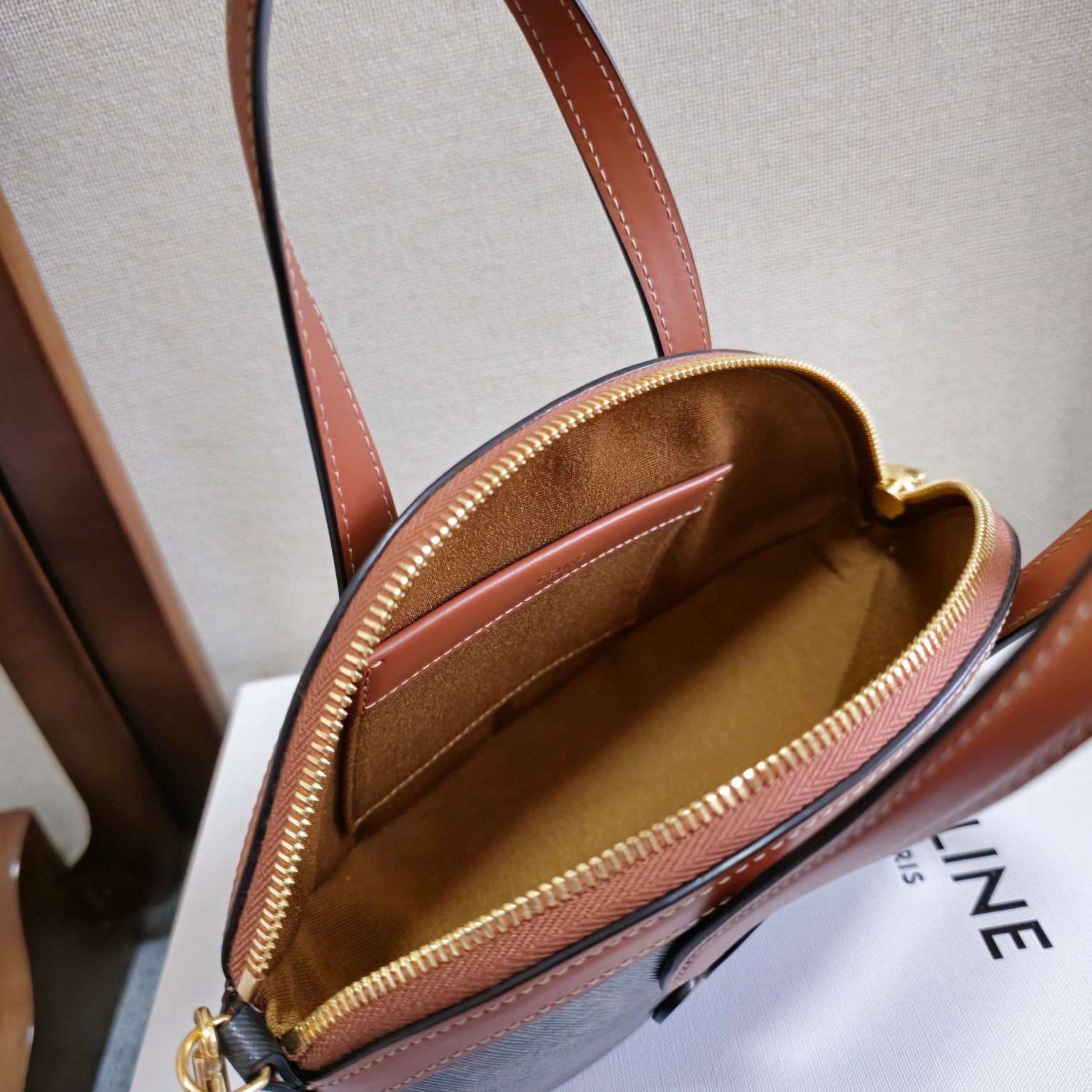 Ce1i*e Oval Bag 21x24x5cm