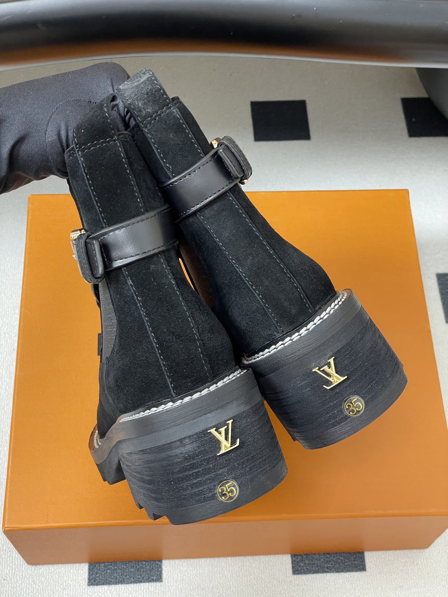 UA LV BEAUBOURG Ankle Boots