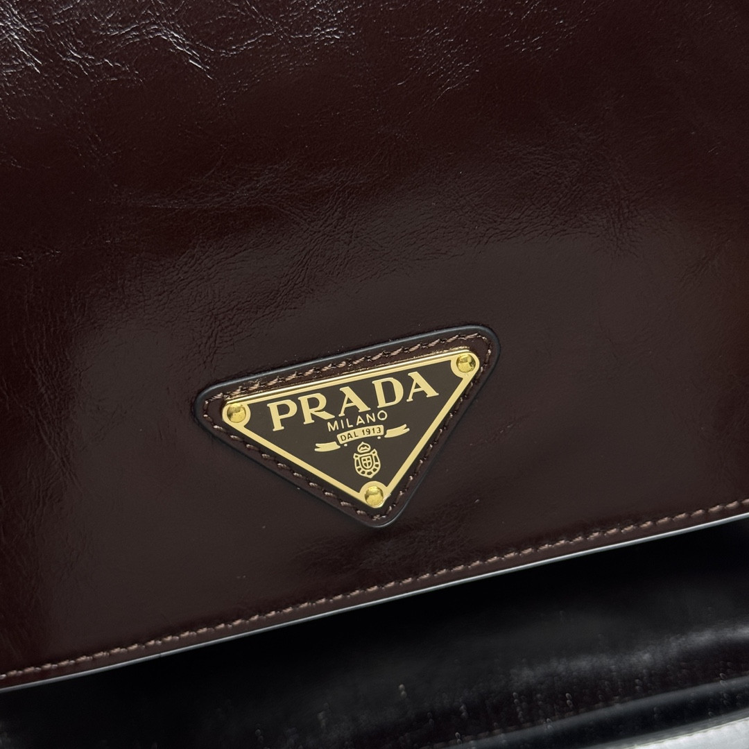 Pra*a Leather Shoulder Bag 13x22x8cm