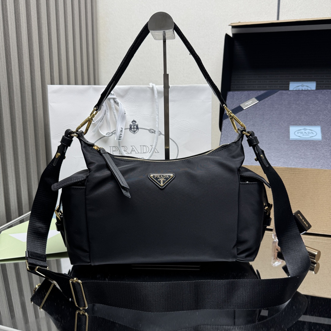 Pra*a Explore Large Re-Nylon and Leather Bag 22x32x11.5cm