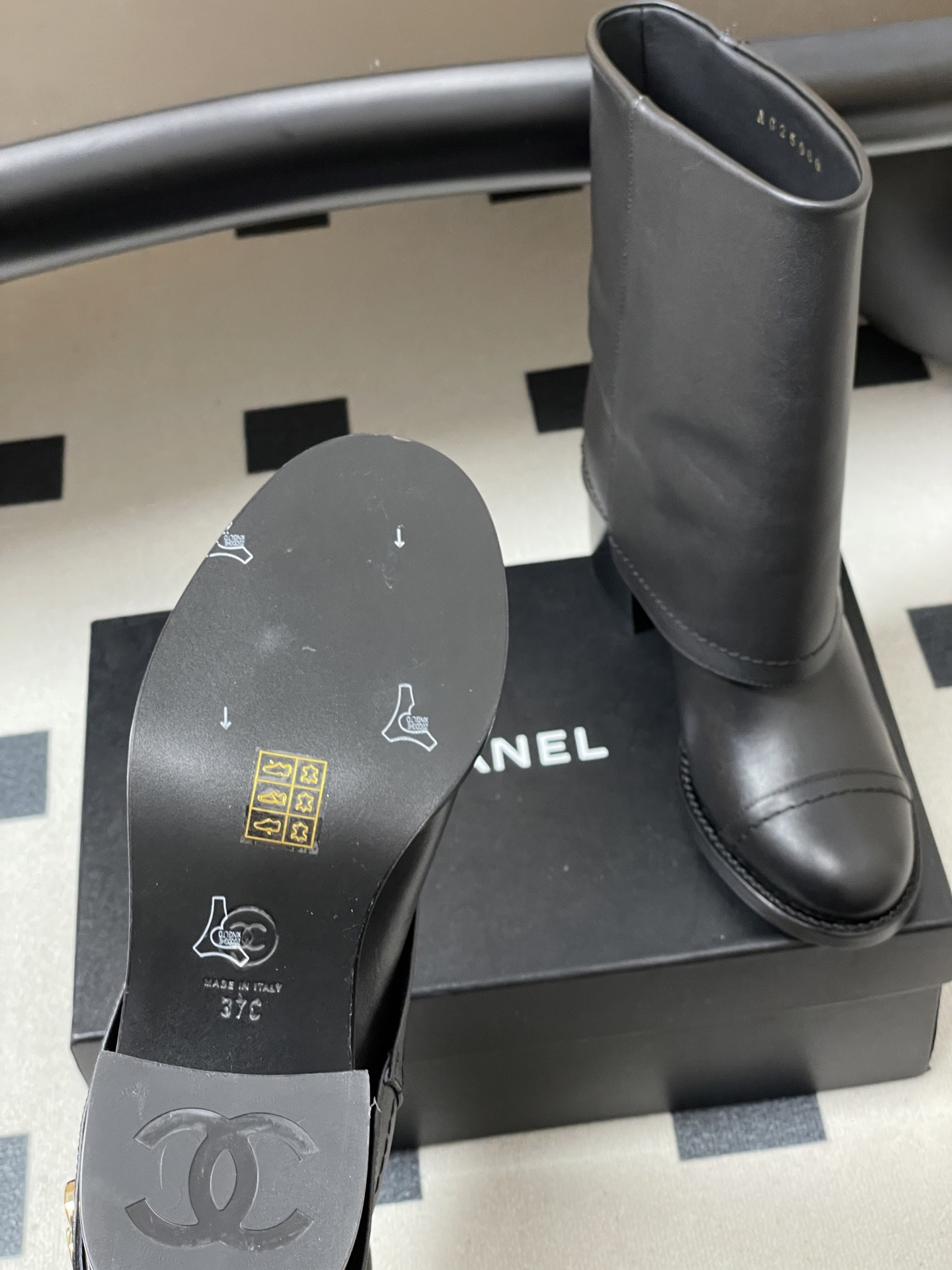 UA Ch**el Short Boots 7cm Heel