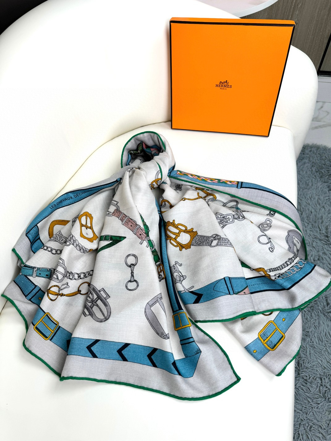 H**me5 scarf 135x135cm 70% cashmere 30% silk
