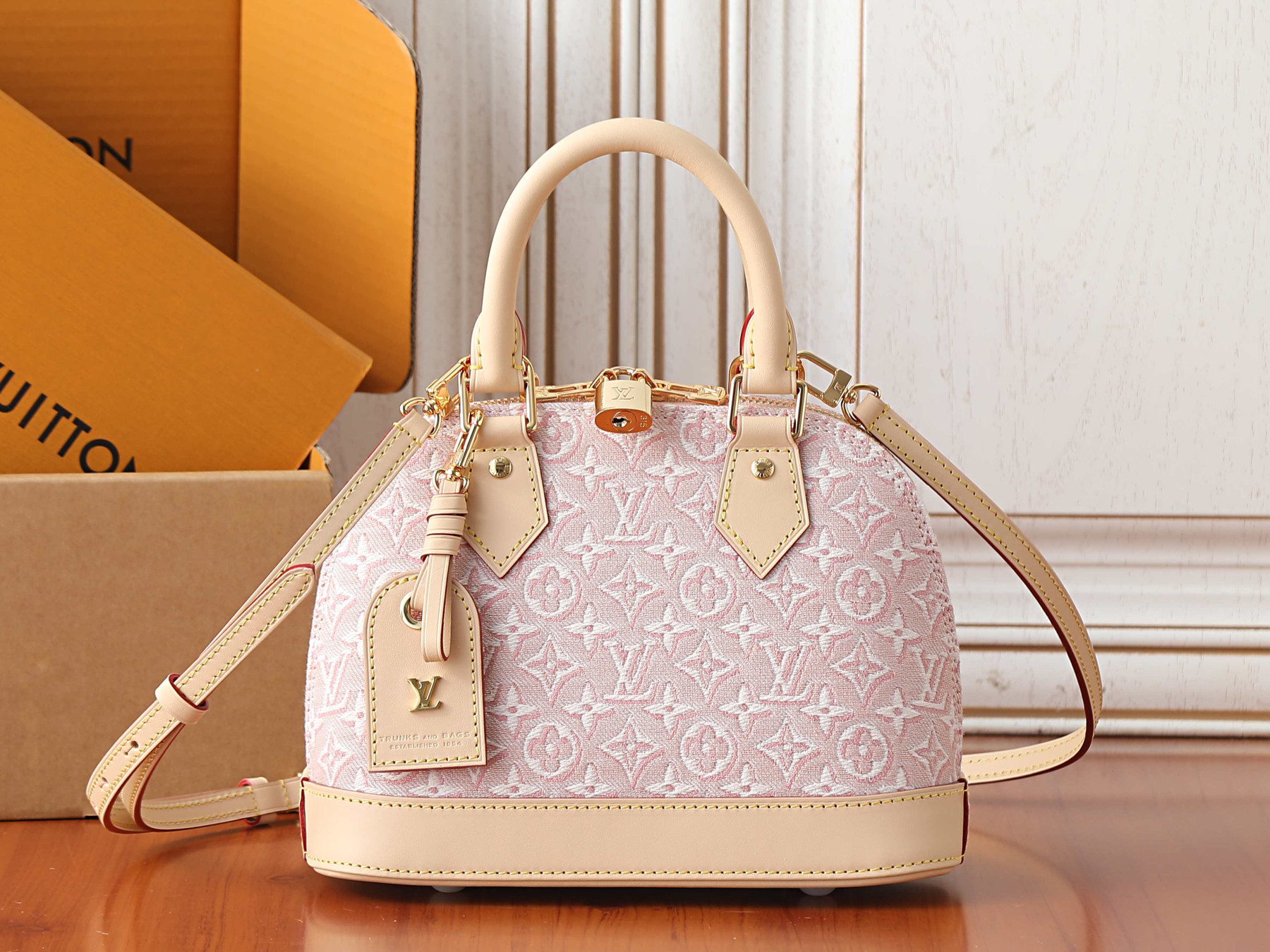 LV Alma BB M2A378 23.5x17.5x11.5cm