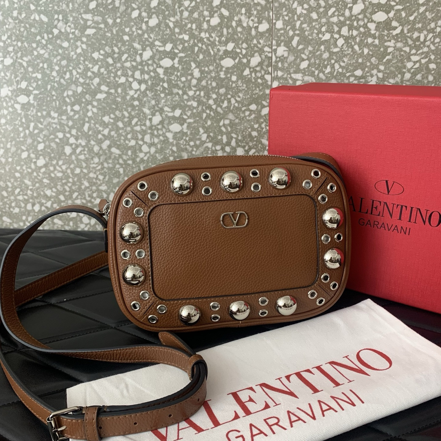 Va1e*ntin0 Garavani Nellcôte Crossbody Bag 23x16x6cm