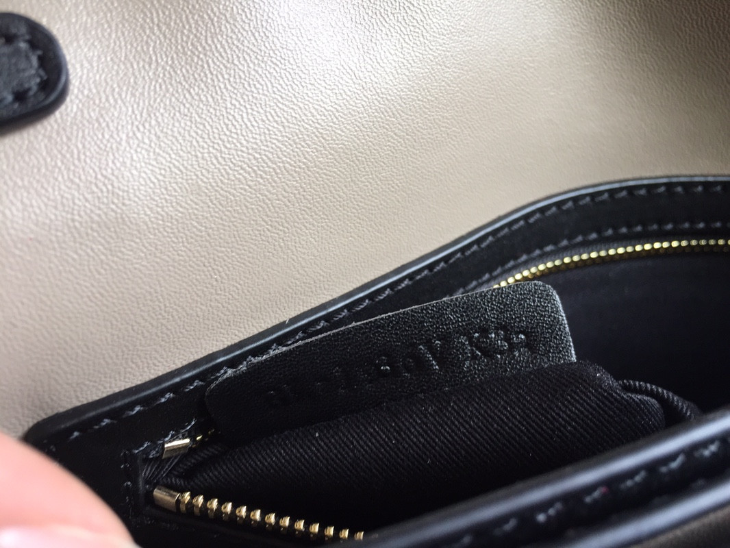 Va1e*ntin0 Garavani Rockstud Clutch Bag 28x16x5cm