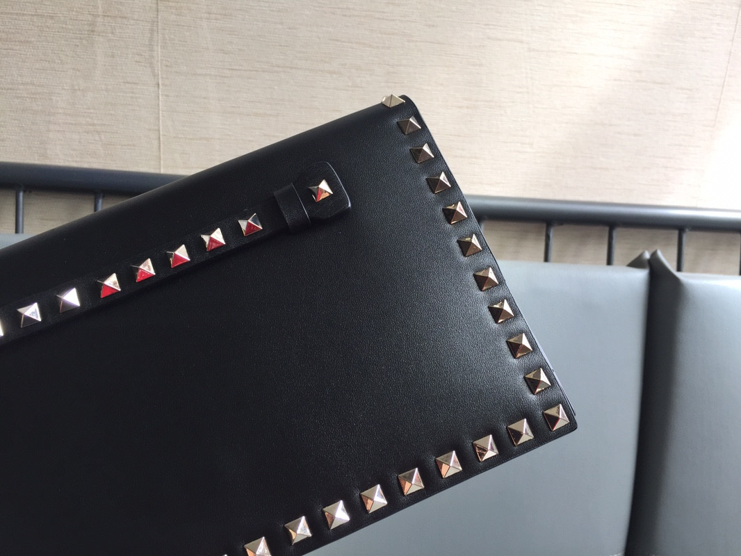 Va1e*ntin0 Garavani Rockstud Clutch Bag 28x16x5cm
