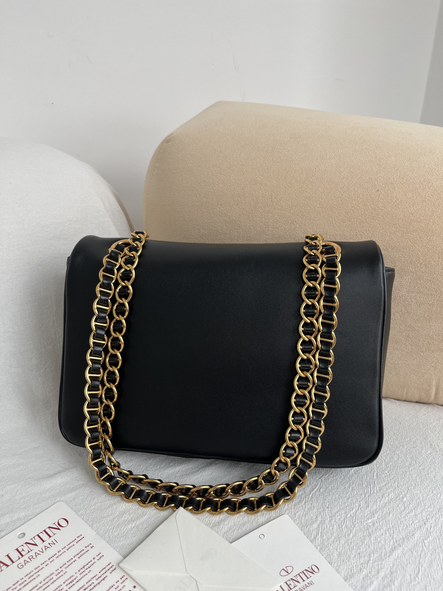Va1e*ntin0 Garavani Djuna Medium Chain Bag 26.5x17x7cm