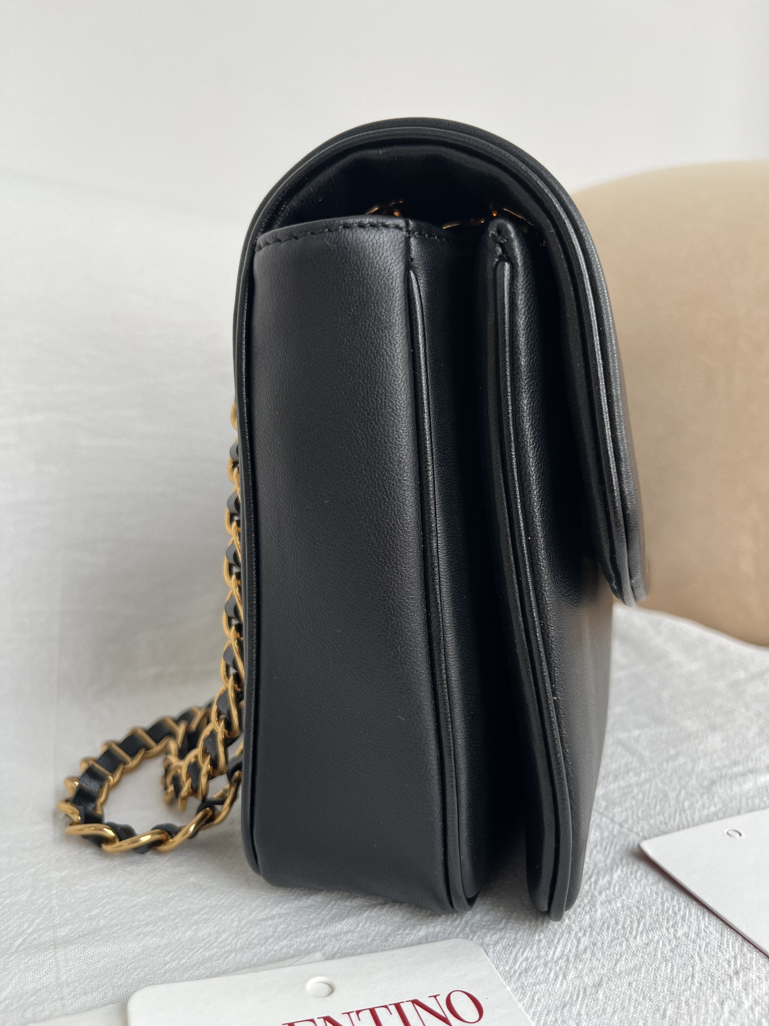 Va1e*ntin0 Garavani Djuna Medium Chain Bag 26.5x17x7cm