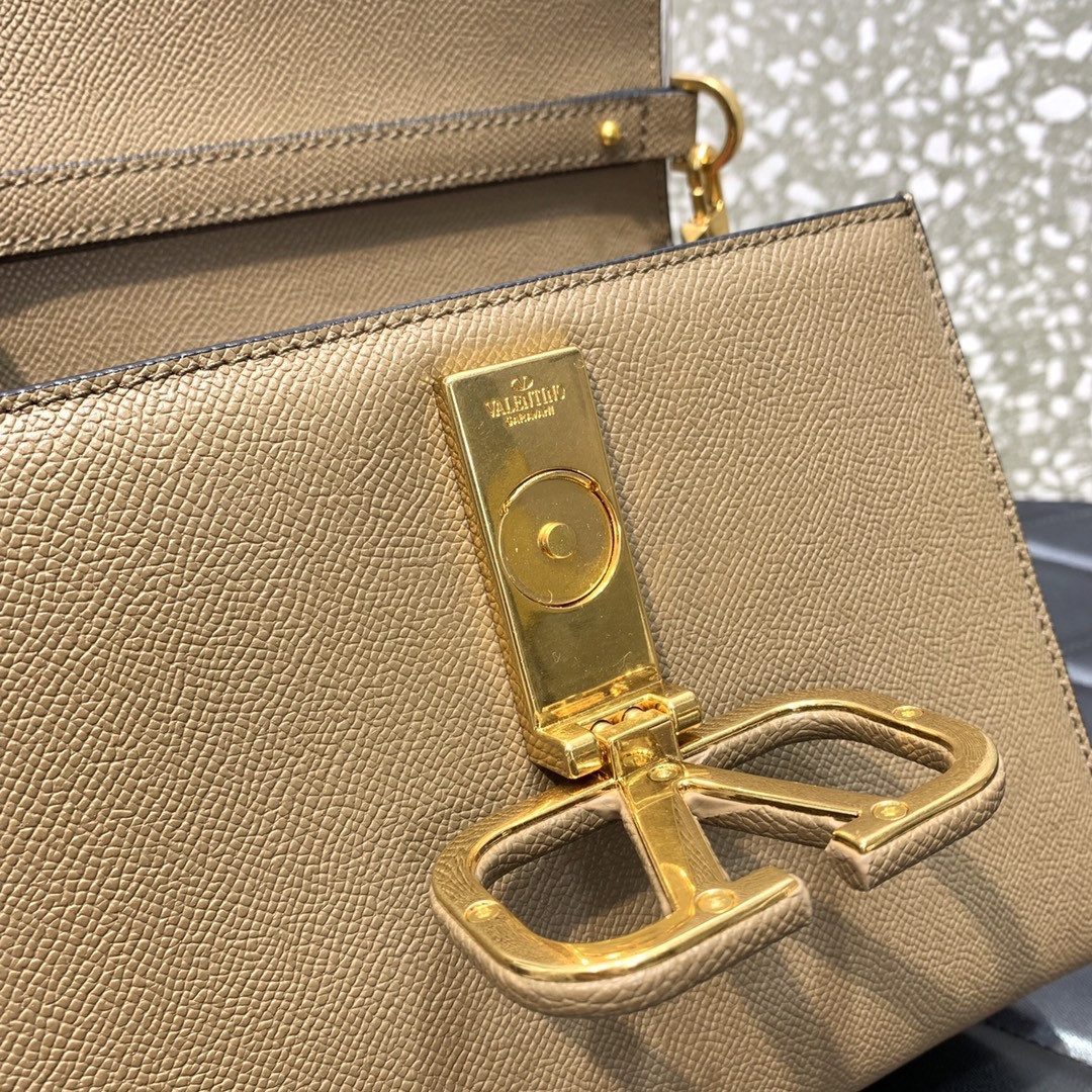 Va1e*ntin0 Garavani Rockstud Small Shoulder Bag 22x17x9cm