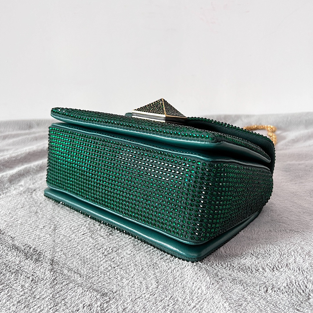 Va1e*ntin0 One Stud Bag 19x14x11cm