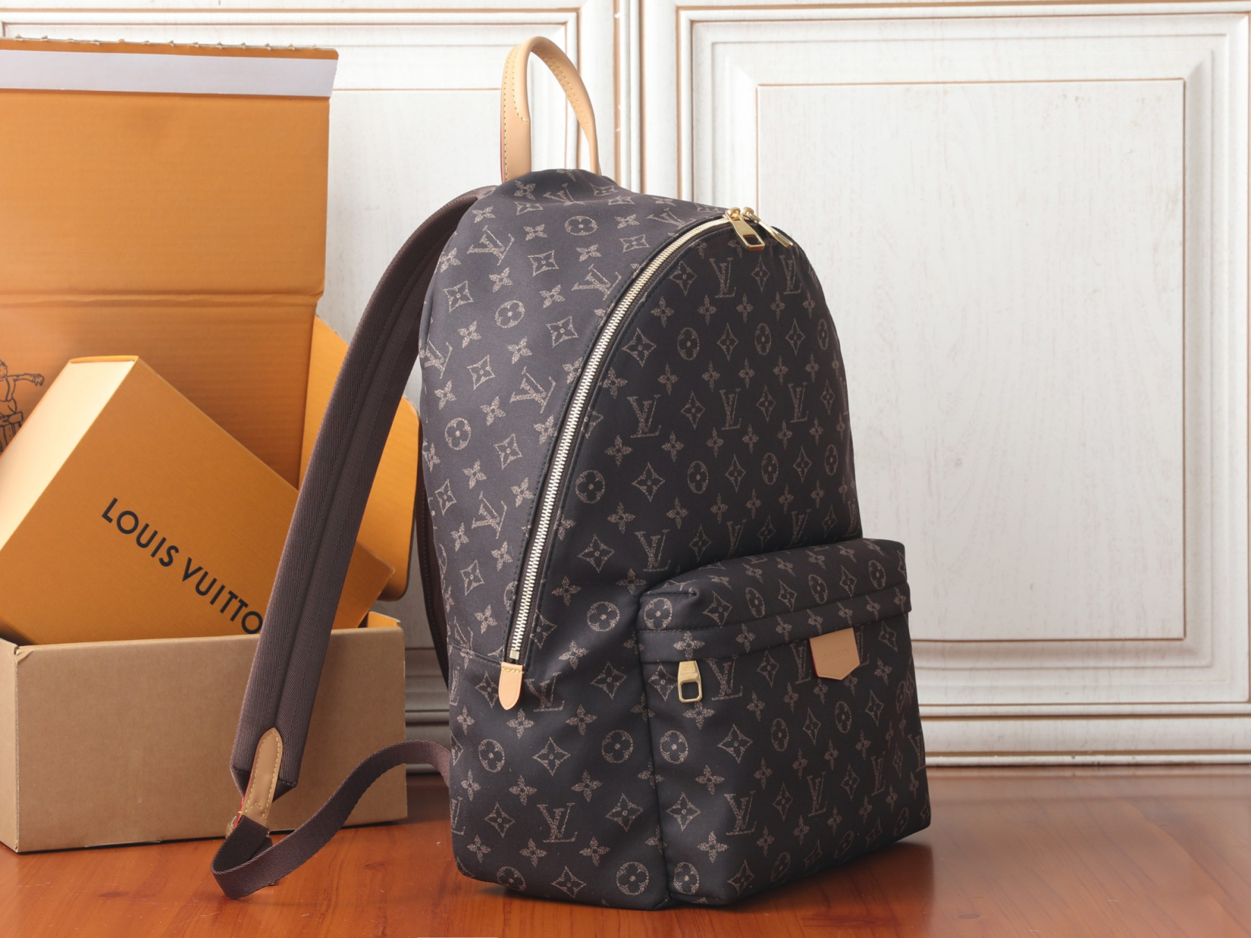 LV Track Backpack MM L0vis Vvtt0n Silk Tech M2A456 34 x 46 x 21 cm
