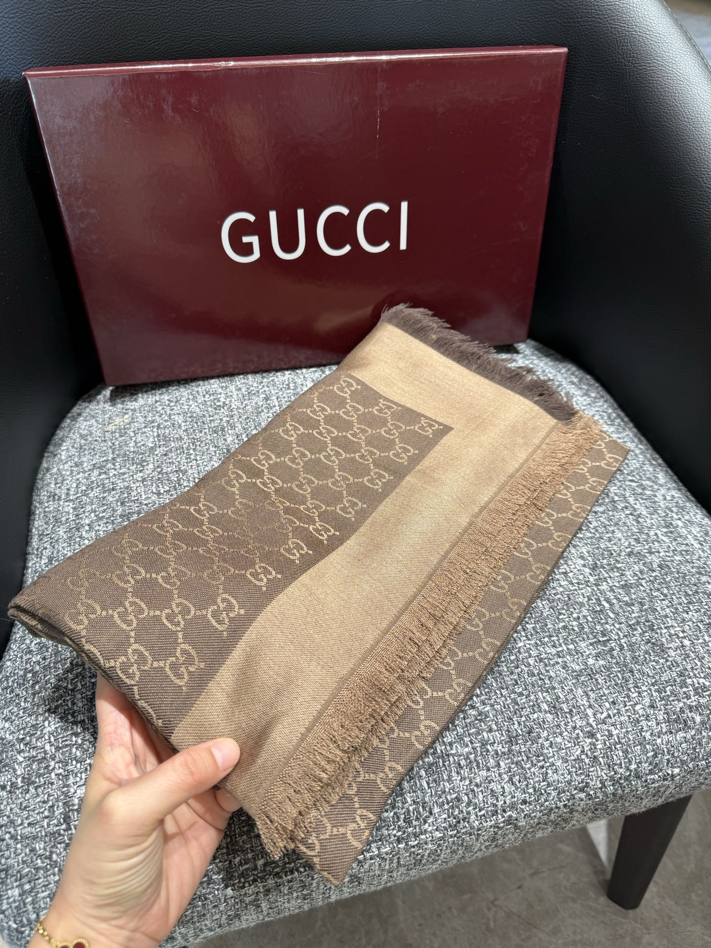 Gvc*1 scarf 140x140cm
