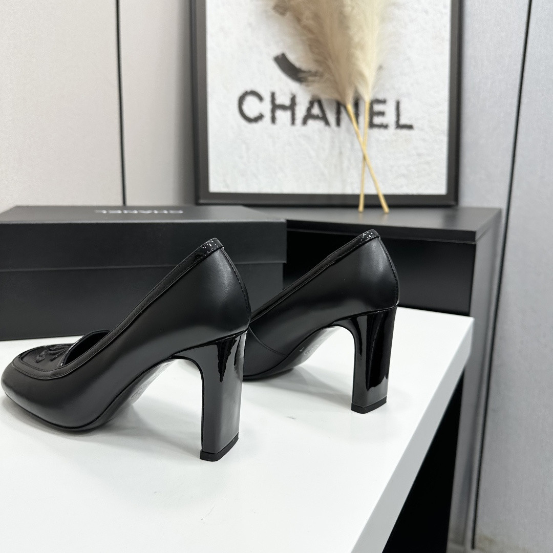UA Ch**el Pumps