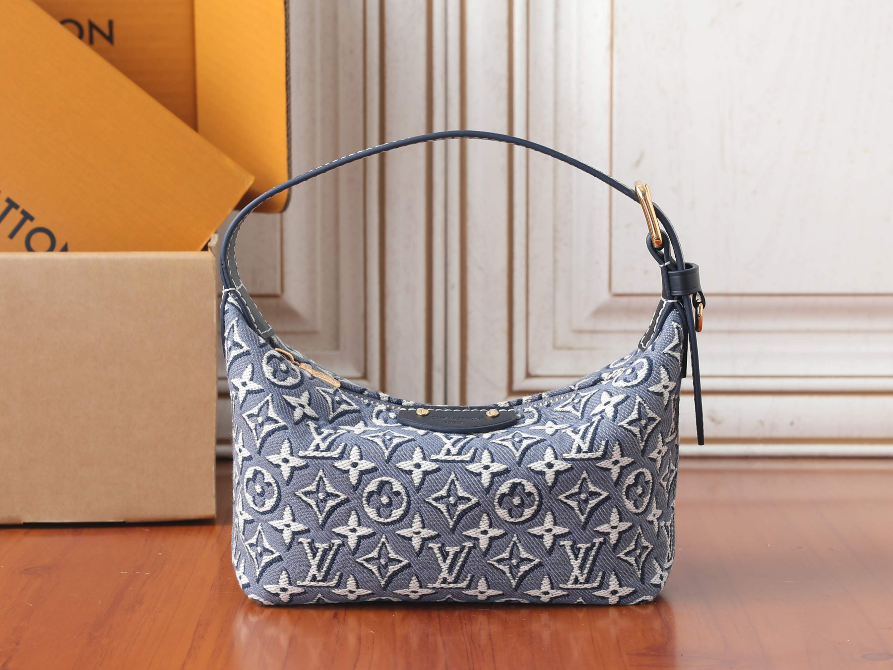 LV Pochette Hills M2A155 18.5x11x6.5cm