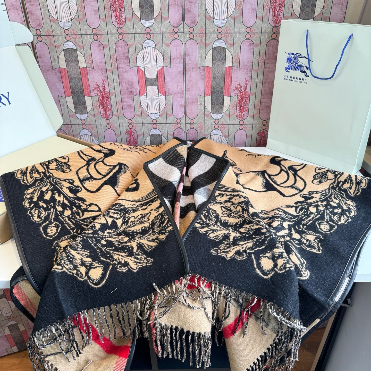 Bv*b*rry Shawl 140x140cm