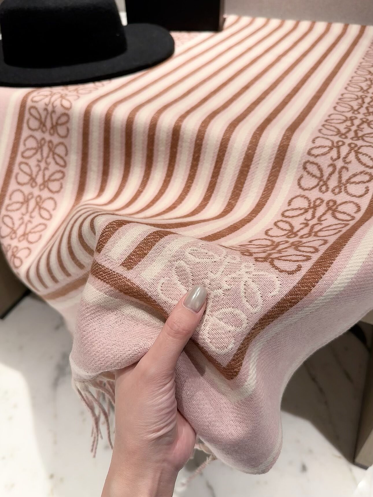 L0ew* scarf