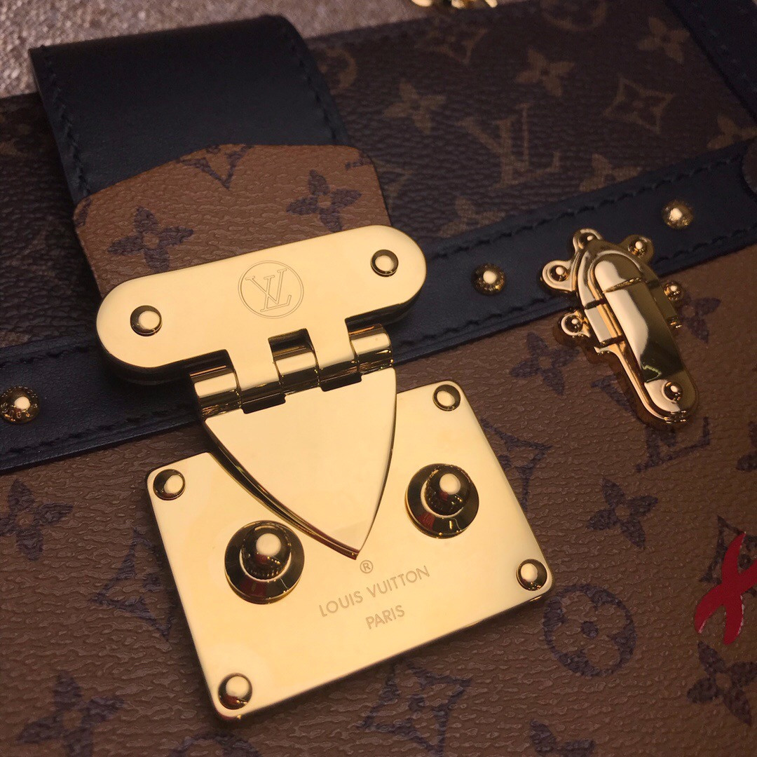 LV TRUNK CLUTCH M43596